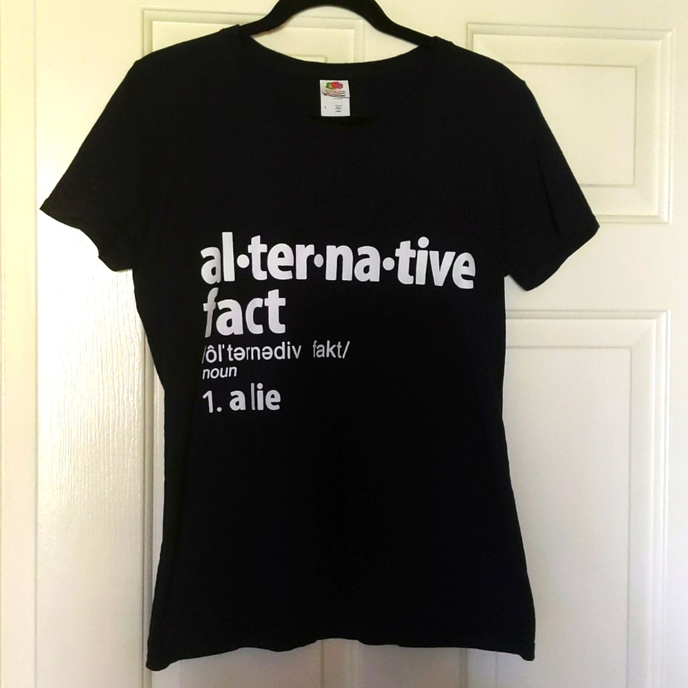NWOT Fruit of the Loom black s/s T sz L